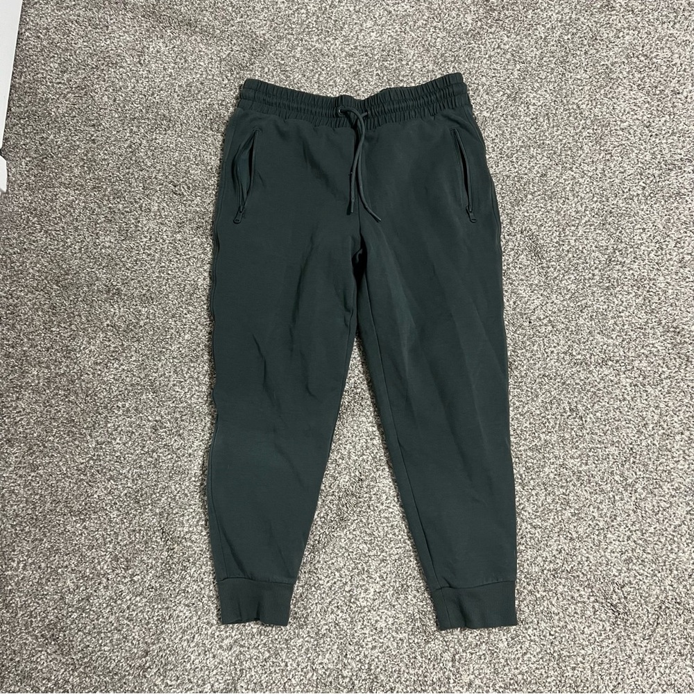 Old Navy High-Rise Jogger - Picture 3 of 7